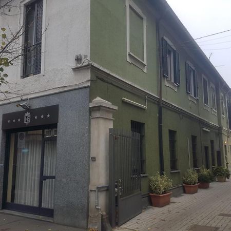 Bed Rho Stazione Panzió Kültér fotó